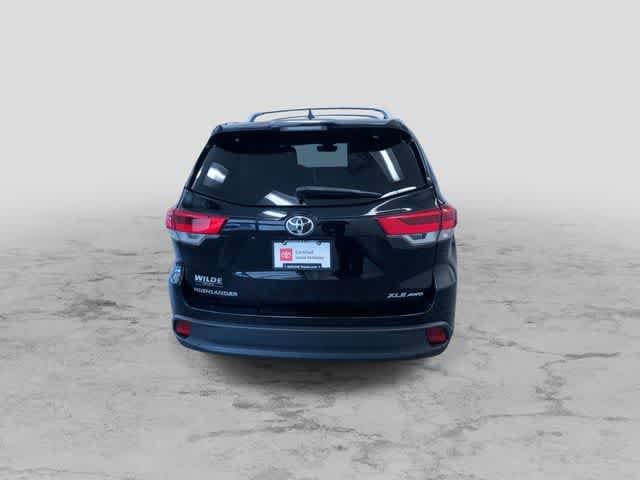 Thumbnail: 2019 Toyota Highlander - 8