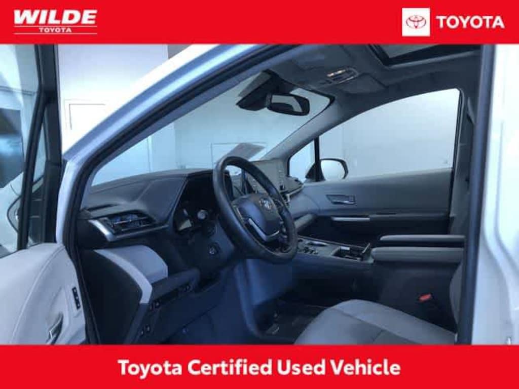 Certified 2021 Toyota Sienna Limited Mini-van, Passenger