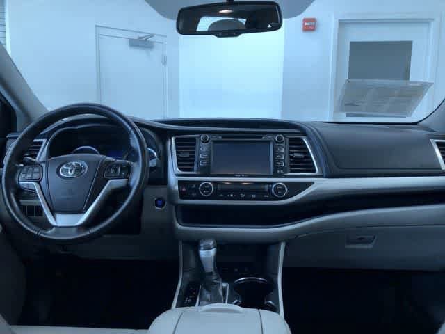 Thumbnail: 2015 Toyota Highlander - 18