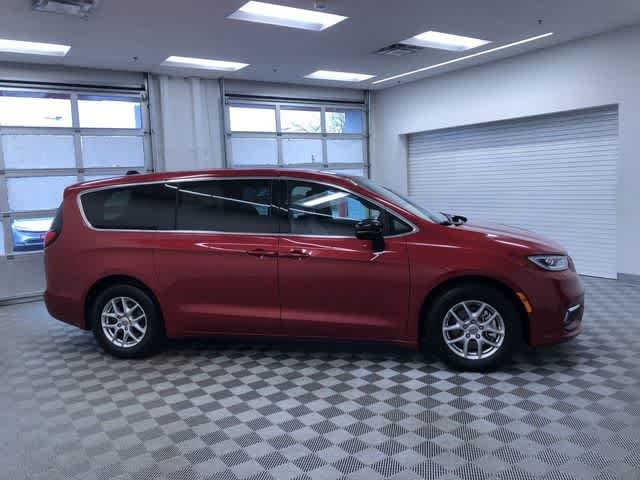 Thumbnail: 2025 Chrysler Pacifica - 36