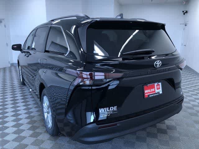 Thumbnail: 2026 Toyota Sienna - 12