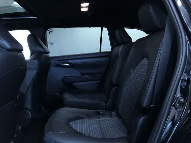 Thumbnail: 2025 Toyota Highlander - 20