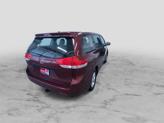 Thumbnail: 2012 Toyota Sienna - 11