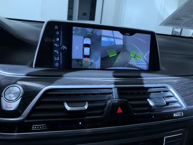 Thumbnail: 2016 BMW 7 Series - 27