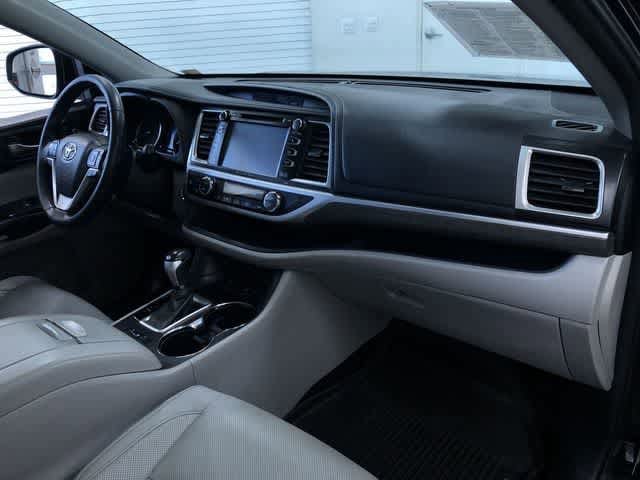 Thumbnail: 2017 Toyota Highlander - 27