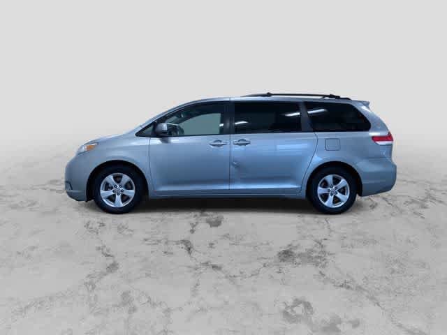 Thumbnail: 2011 Toyota Sienna - 7