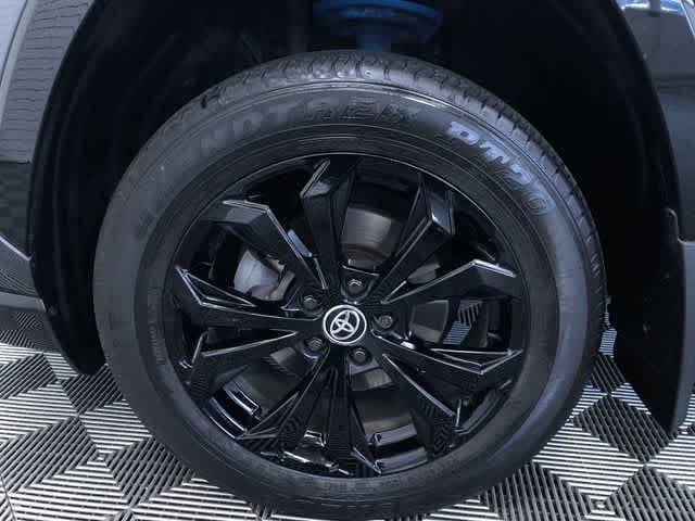 Thumbnail: 2022 Toyota RAV4 - 8