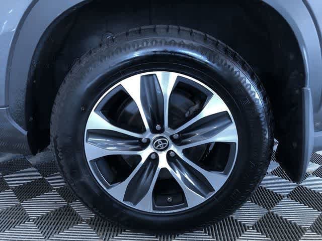 Thumbnail: 2022 Toyota Highlander - 16