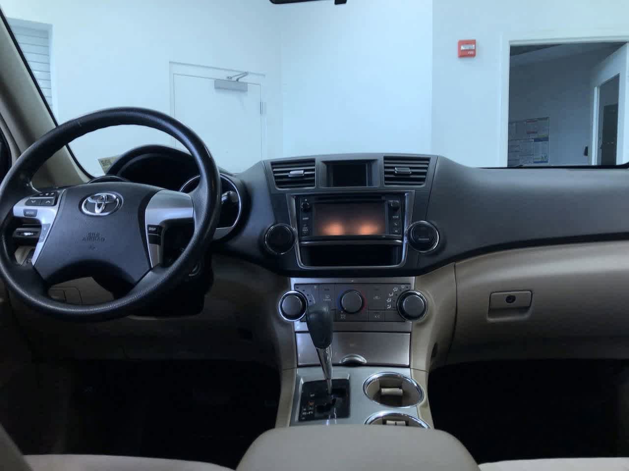 Thumbnail: 2013 Toyota Highlander - 16