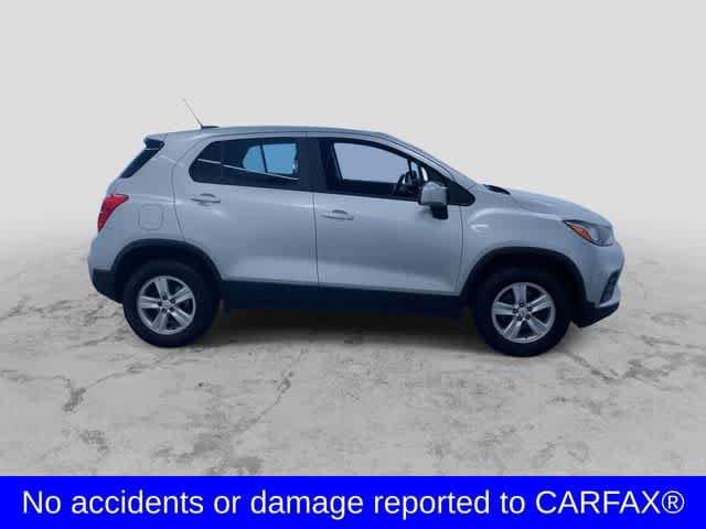 Thumbnail: 2017 Chevrolet Trax - 2