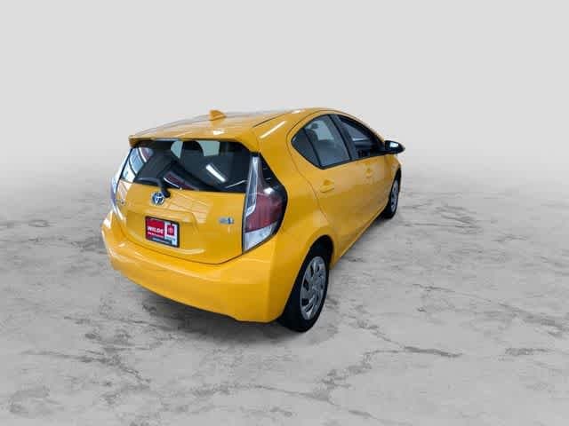 Thumbnail: 2015 Toyota Prius c - 11