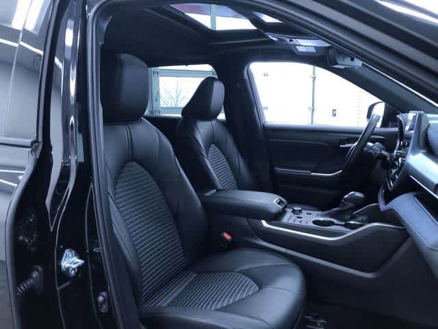 Thumbnail: 2025 Toyota Highlander - 17