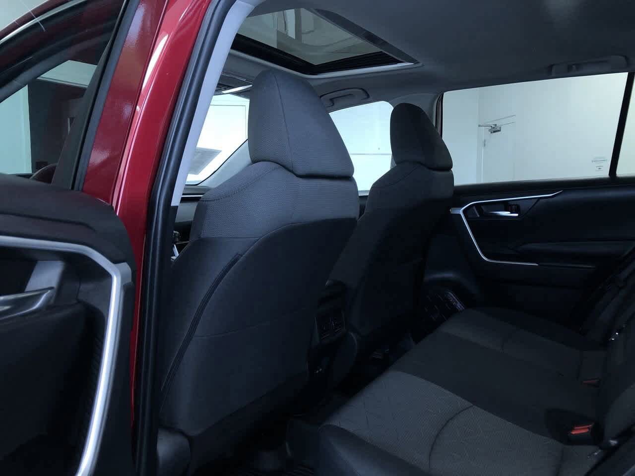 2022 Toyota RAV4 XLE 19