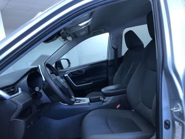 2025 Toyota RAV4 LE - Photo 18