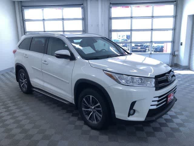 Thumbnail: 2017 Toyota Highlander - 30