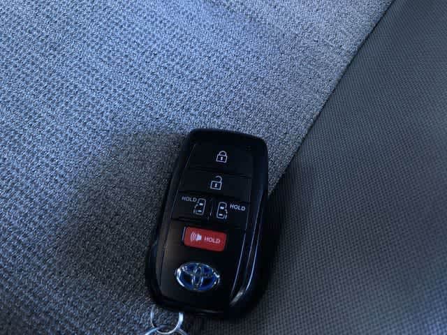 Thumbnail: 2025 Toyota Sienna - 32