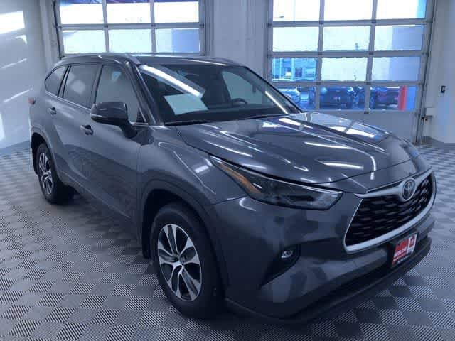 Thumbnail: 2023 Toyota Highlander - 38