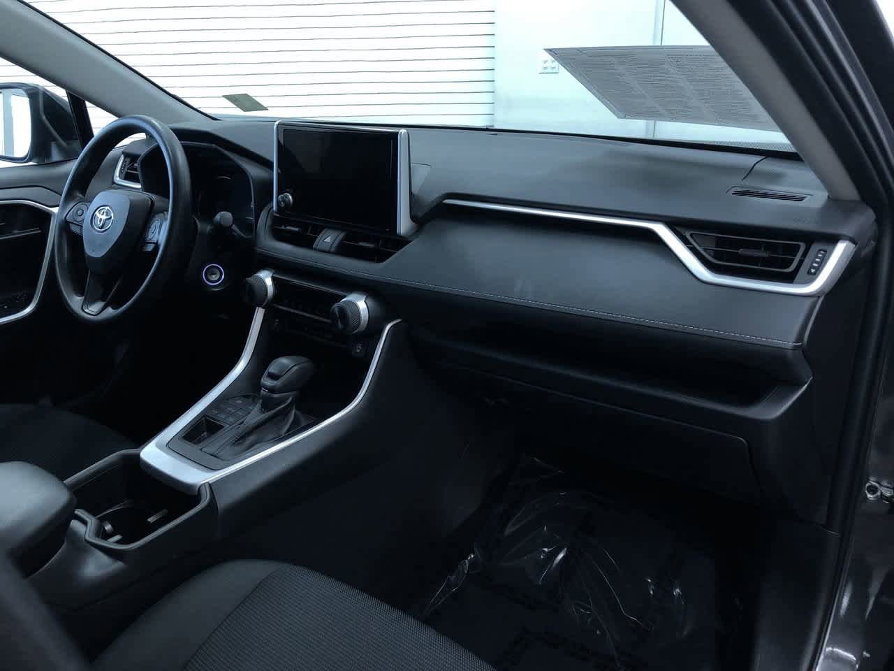 2024 Toyota RAV4 LE 23