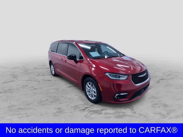 Thumbnail: 2025 Chrysler Pacifica - 3