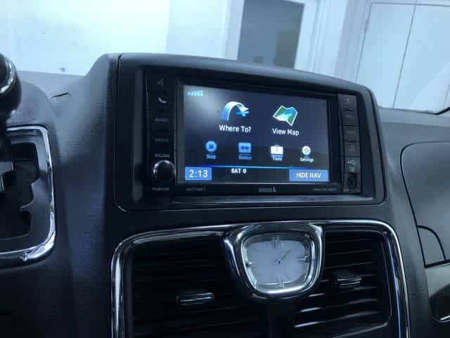 Thumbnail: 2015 Chrysler Town & Country - 29