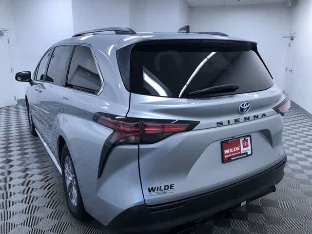 Thumbnail: 2021 Toyota Sienna - 12