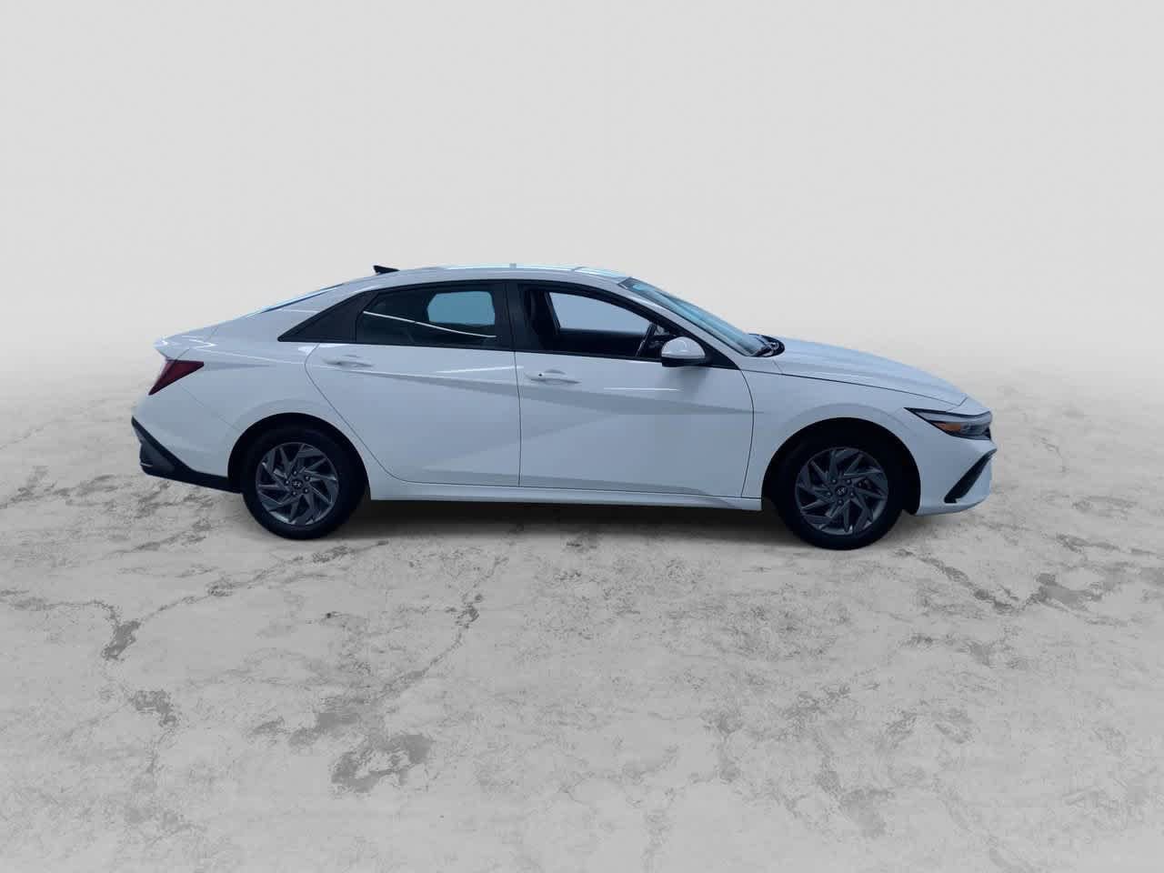 2024 Hyundai Elantra SEL 2