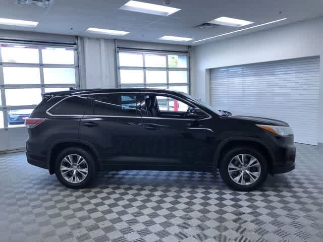 Thumbnail: 2015 Toyota Highlander - 35