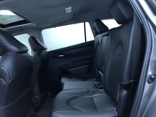 Thumbnail: 2022 Toyota Highlander - 20