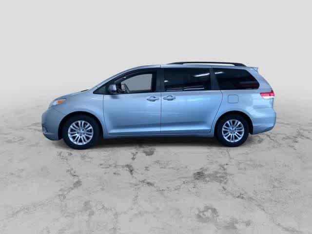 Thumbnail: 2014 Toyota Sienna - 7