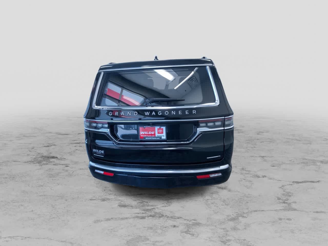 Thumbnail: 2022 Jeep Grand Wagoneer - 8