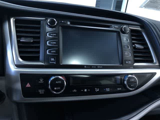 Thumbnail: 2017 Toyota Highlander - 32