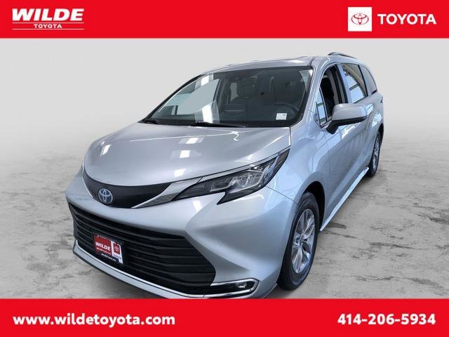 2023 Toyota Sienna XLE -
                West Allis, WI