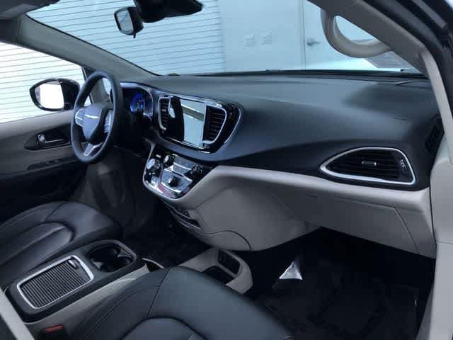 Thumbnail: 2024 Chrysler Pacifica - 24