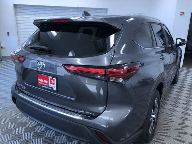 Thumbnail: 2023 Toyota Highlander - 36