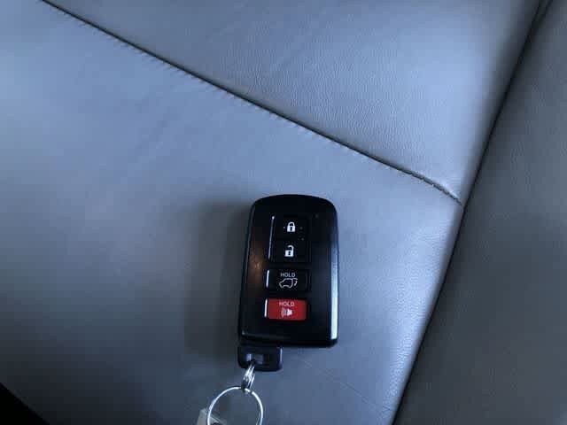 Thumbnail: 2015 Toyota Highlander - 35