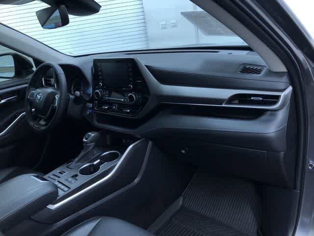 Thumbnail: 2022 Toyota Highlander - 24