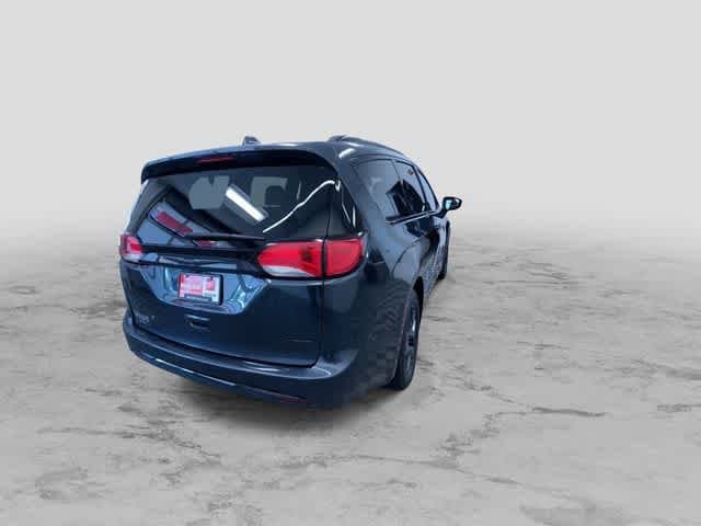 Thumbnail: 2019 Chrysler Pacifica - 10