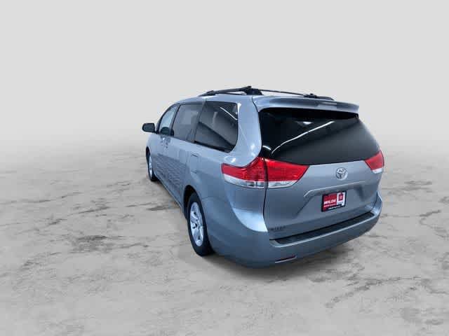 Thumbnail: 2011 Toyota Sienna - 8