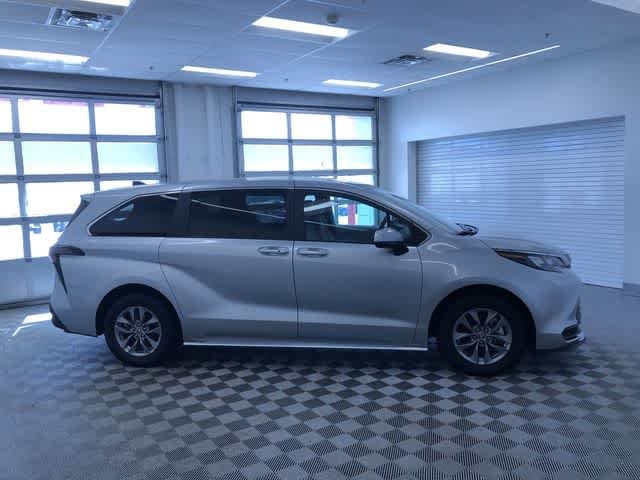 Thumbnail: 2025 Toyota Sienna - 36