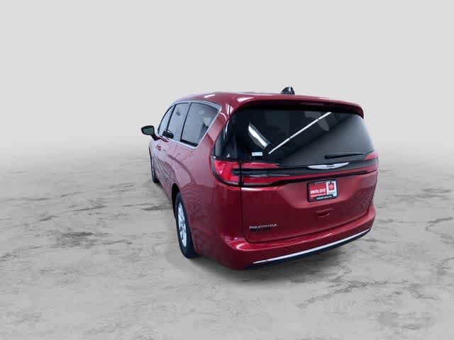 Thumbnail: 2025 Chrysler Pacifica - 8