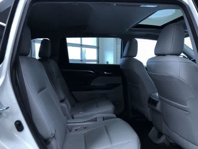 Thumbnail: 2016 Toyota Highlander - 24