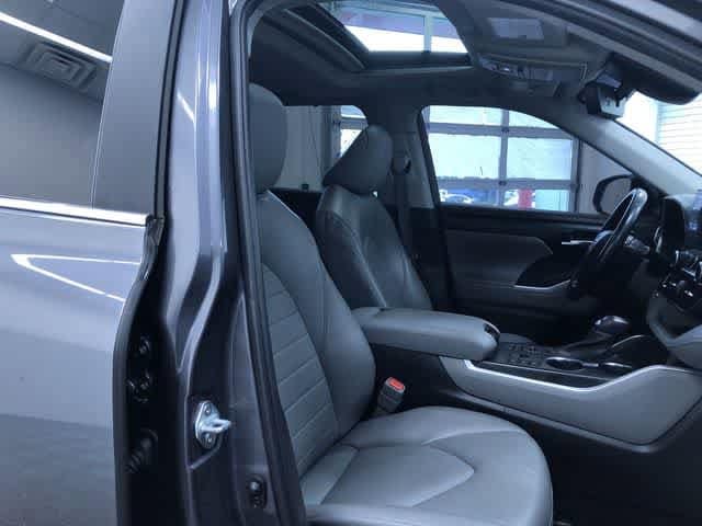 Thumbnail: 2023 Toyota Highlander - 24