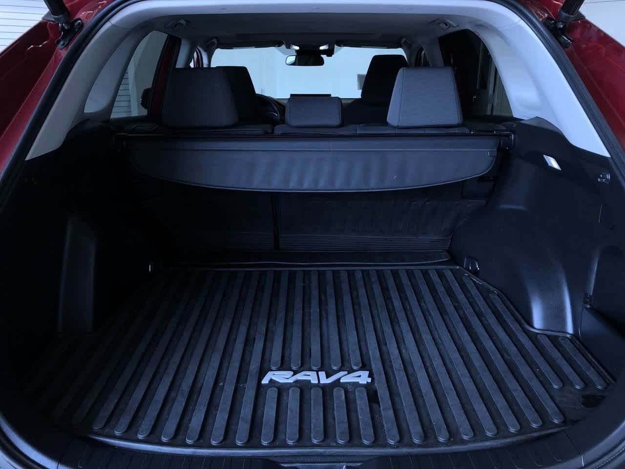 2022 Toyota RAV4 XLE 33