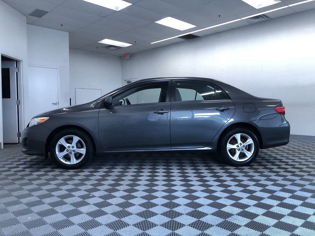 Thumbnail: 2013 Toyota Corolla - 11