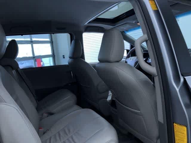 Thumbnail: 2014 Toyota Sienna - 25