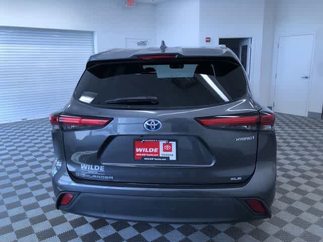 Thumbnail: 2023 Toyota Highlander - 14