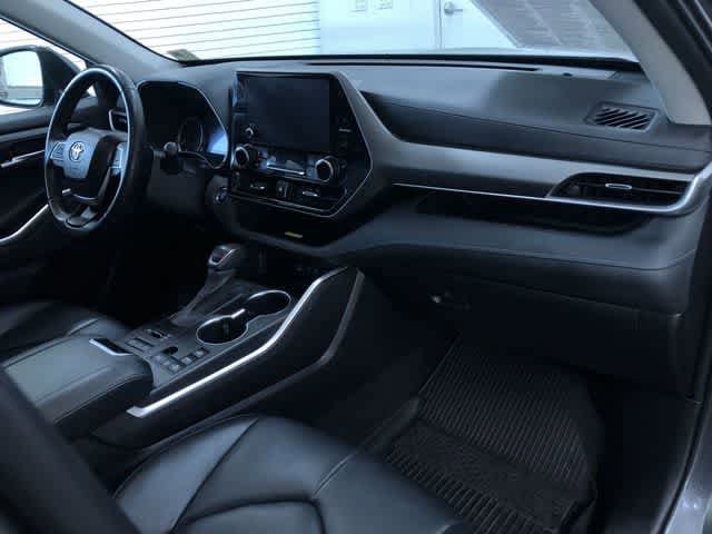 Thumbnail: 2023 Toyota Highlander - 25