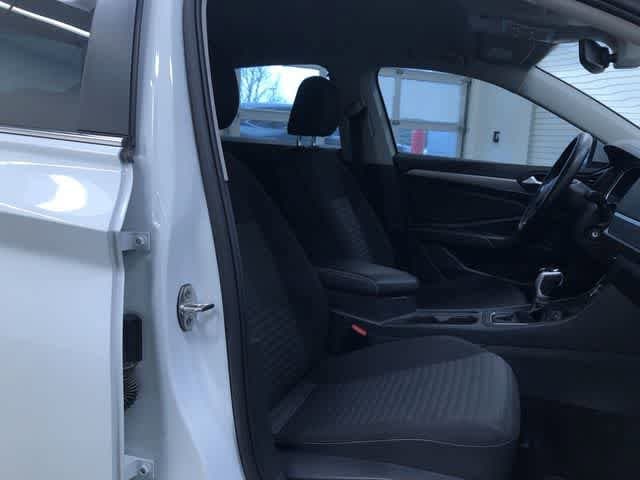 Thumbnail: 2022 Volkswagen Jetta - 21