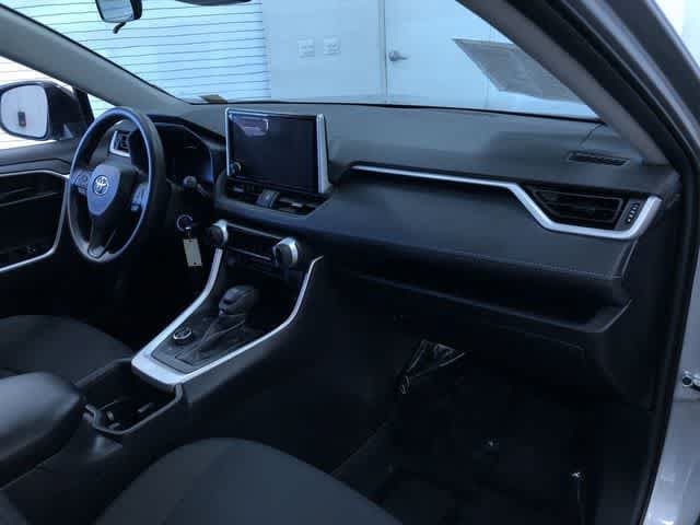 2025 Toyota RAV4 LE - Photo 23