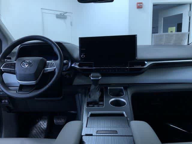 Thumbnail: 2025 Toyota Sienna - 17